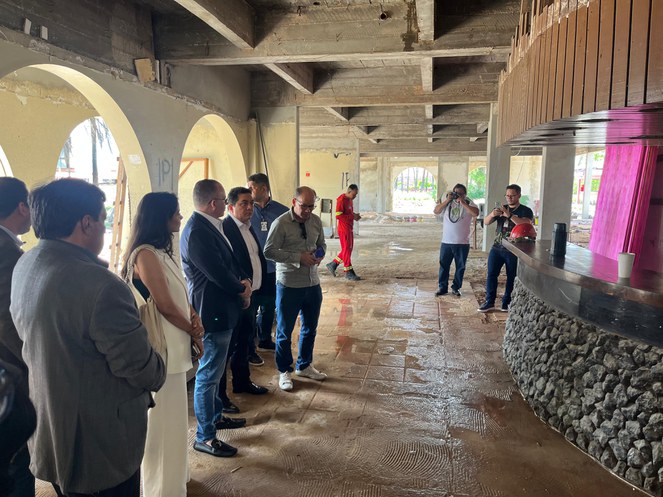 Foto mostra visita ao antigo Macapá Hotel, onde é construído o Parque de Inovação Tecnológica e o Hub de Inovação do Amapá