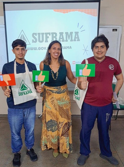 Estudantes interagem durante palestra do Suframa nas Escolas