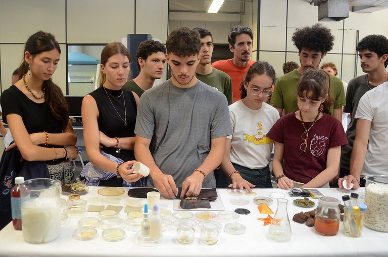 Estudantes de escola paulista em atividade no CBA pelo ZF de Portas Abertas