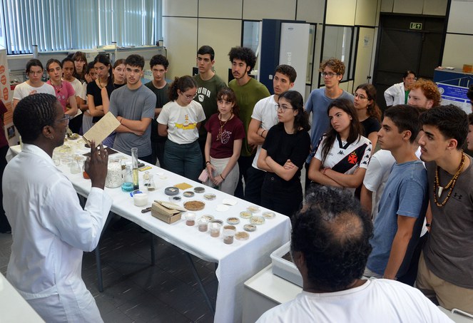 Estudantes paulistas em atividade no CBA pelo ZF de Portas Abertas