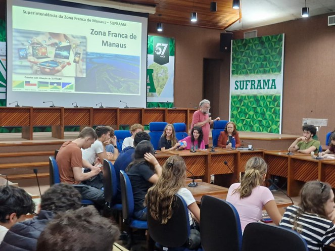 Orientador pedagógico de escola paulista em ação na Suframa pelo programa ZF de Portas Abertas