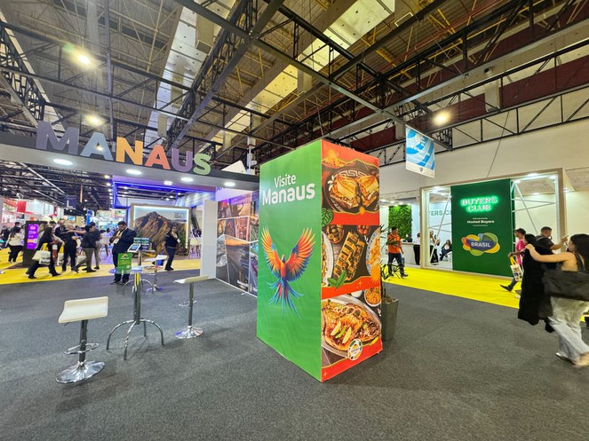 Foto mostra uma exposição em São Paulo com o nome Manaus aparecendo em destaque