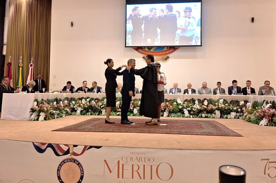 Colar do Mérito de Contas é entregue a superintendente da Autarquia, em referência a uma das personalidades que têm contribuído de forma expressiva para o fortalecimento da boa governança e da responsabilidade fiscal no Estado.