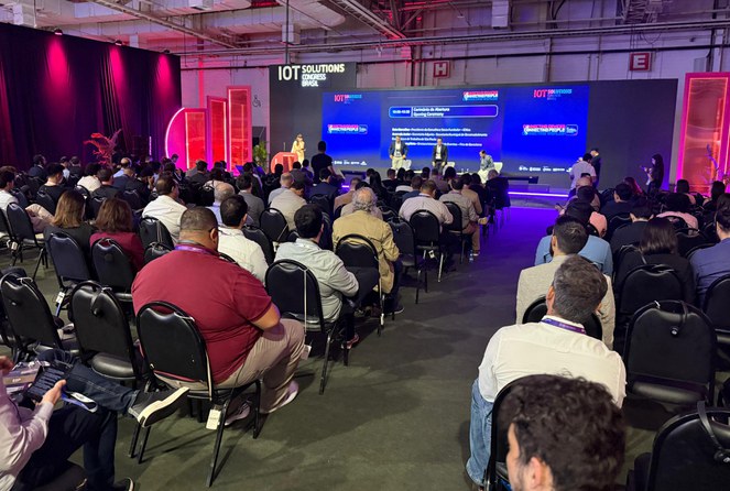 Foto auditório lotado em um grande evento