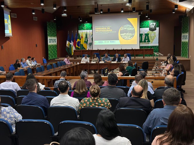 Suframa sedia encontro para apresentação de pesquisa sobre demandas profissionais no Polo Industrial de Manaus