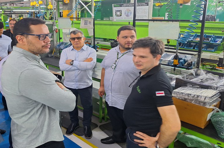 Foto mostra linha de produção da empresa Mottu no PIM