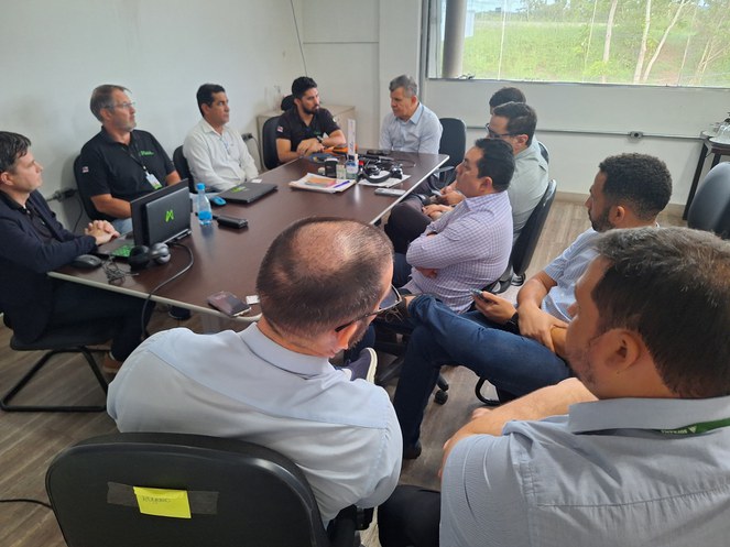 Foto mostra reunião entre representantes da Suframa e da empresa Mottu