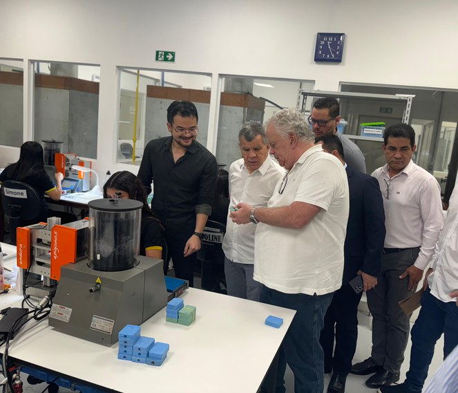 Suframa visita fábrica de referência em produção de joias