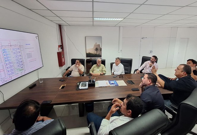 Diretores fazem apresentação durante visita da Suframa à Novatec