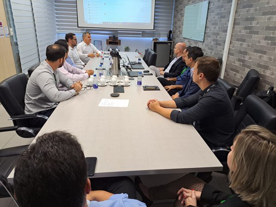 Equipe da Suframa alinha informações na visita à Midea Carrier