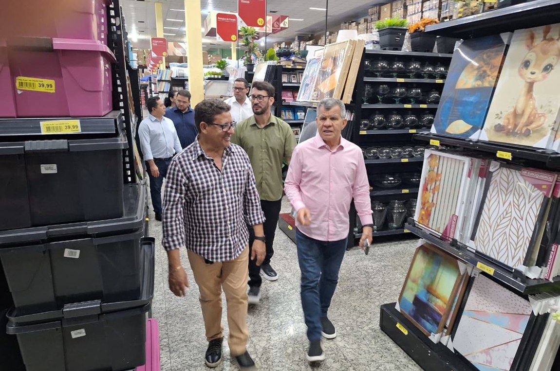 Localizada no bairro Cidade de Deus, a empresa atua desde 1999 e consolidou-se ao longo dos anos como uma das referências do varejo local; atualmente com 300 colaboradores e nove unidades em funcionamento na capital amazonense.