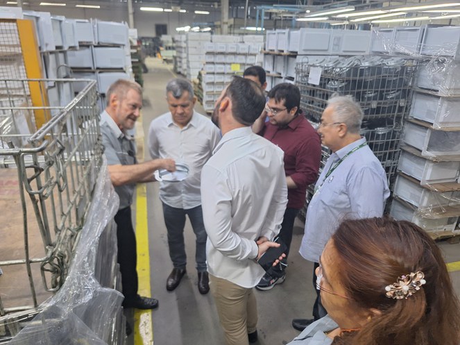 Metalúrgica Sato recebe comitiva da Suframa