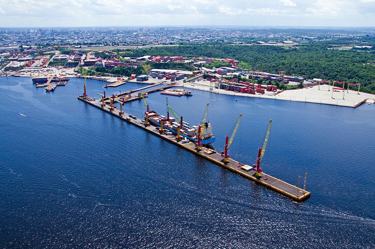Foto mostra complexo naval fluvial do alto