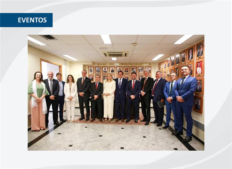 Foto com os participantes do evento da EMERJ