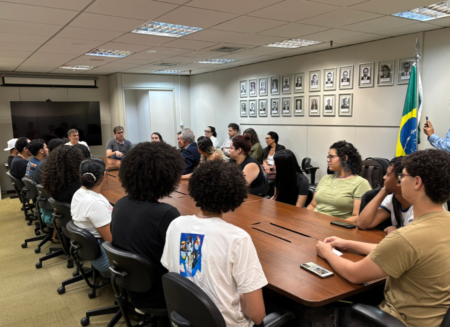 Jovens estudantes da comunidade da Maré participam do projeto Atuários do Futuro