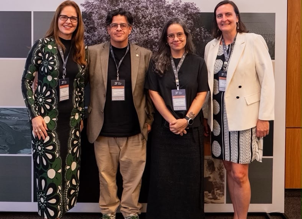 Foto dos participantes do painel lado a lado