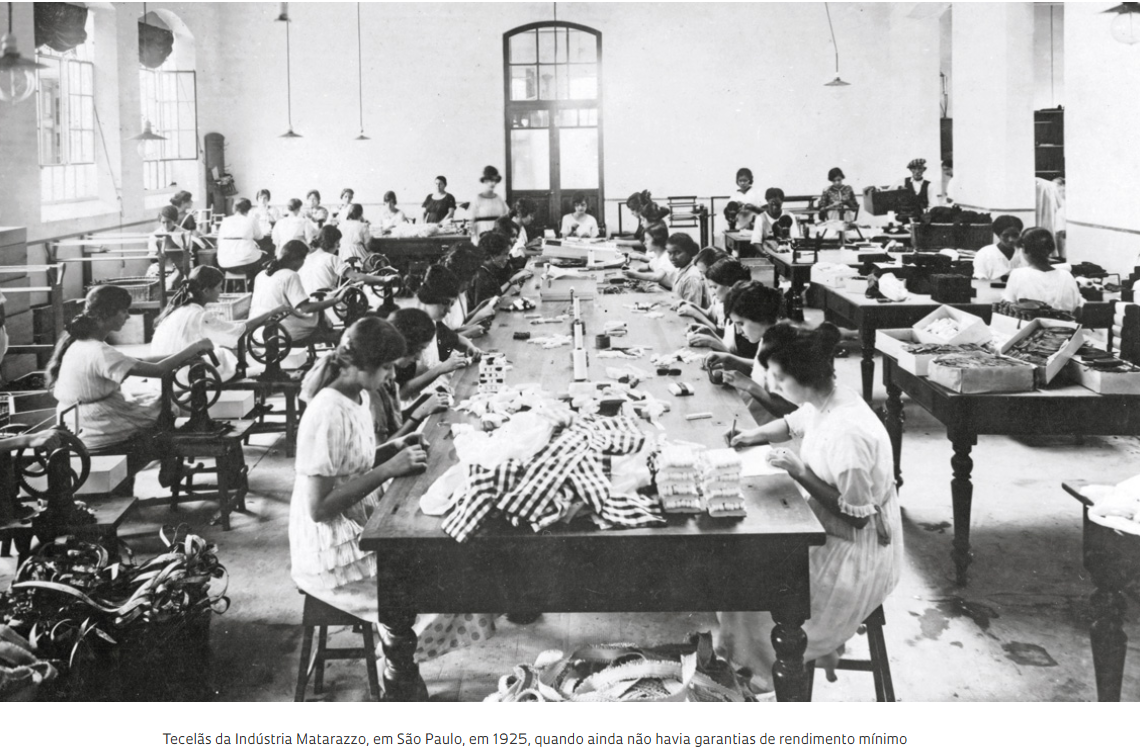 imagem com varias costureiras e costureiros trabalhando