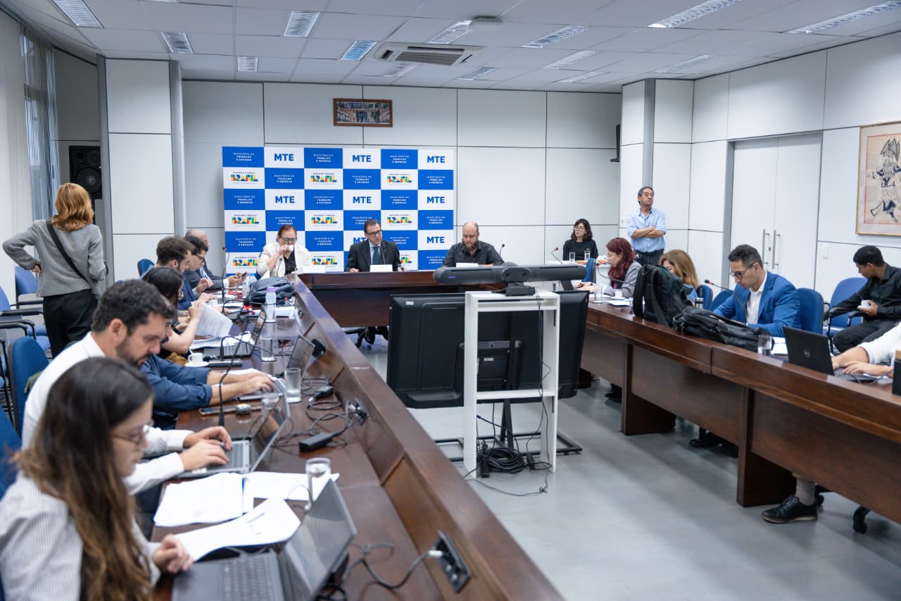 Novo Caged: Brasil encerra 2025 com saldo positivo de 1,27 milhão de empregos formais