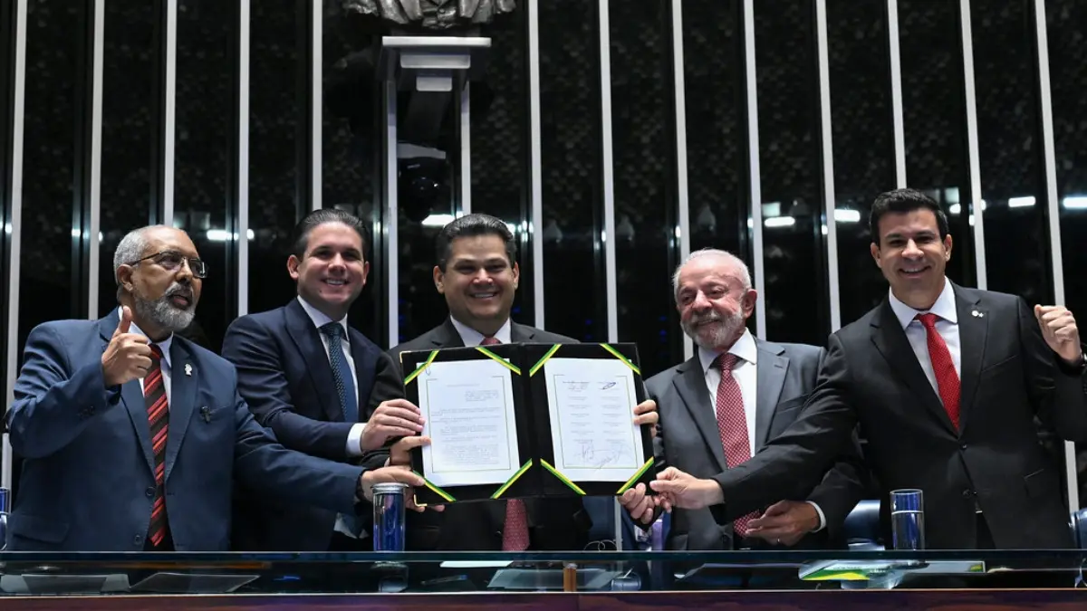 Congresso Nacional promulga PEC que reduz jornada de trabalho e estabelece dois dias de descanso remunerado