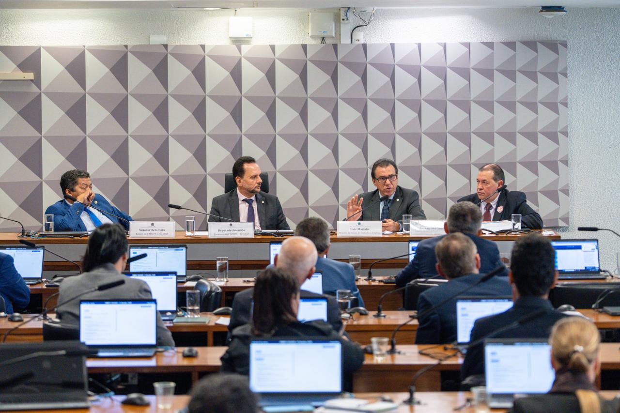 “O pagamento do seguro-defeso está garantido a quem tem direito”, afirma Luiz Marinho