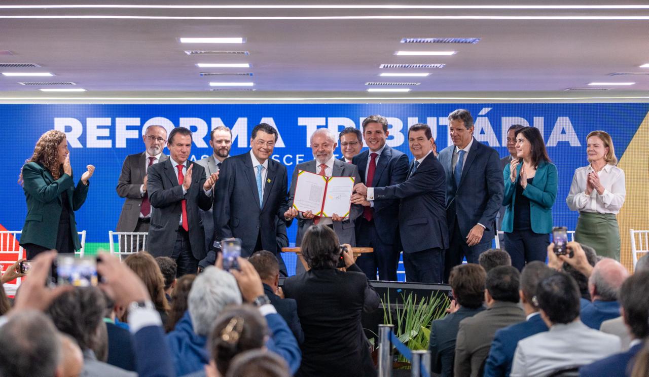 Luiz Marinho participa da solenidade de sanção do PLP 108 pelo presidente Lula