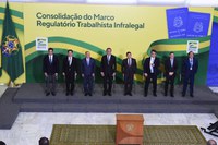 Governo simplifica, desburocratiza e consolida a legislação trabalhista infralegal