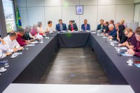 Luiz Marinho recebe representantes da Confederação Nacional dos Metalúrgicos