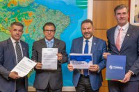 Luiz Marinho recebe documento de representantes do Rio Grande do Sul