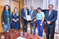 Macena recebe representantes do governo do RS para tratar sobre enchentes que atingem o Estado