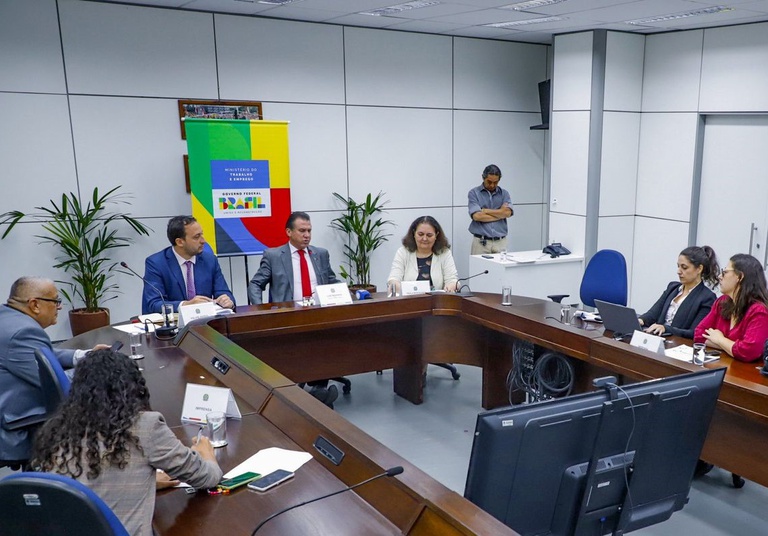 cagedmarço.jpeg