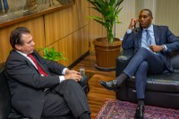 Ministro do Trabalho e Emprego e vice-presidente global da Uber debatem sobre o Projeto de Lei que regulamenta o trabalho por aplicativo no Brasil