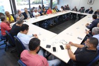 Ministro Luiz Marinho recebe trabalhadores da Eletrobras