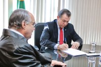 Melhoria das condições de trabalho é tema de reunião do ministro Luiz Marinho