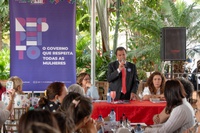 “Não existe nenhuma lógica em que as mulheres ganhem menos que os homens”, afirma Luiz Marinho