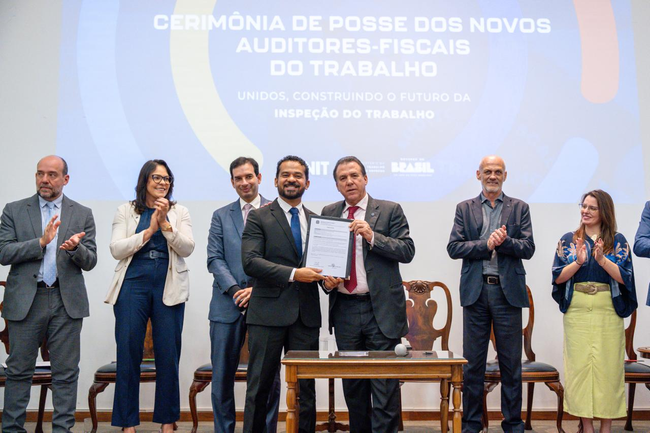 Posse dos novos servidores marca um passo decisivo na reconstrução da capacidade de fiscalização do Estado, amplia a diversidade no serviço público e reforça a proteção aos direitos trabalhistas em todo o país.
