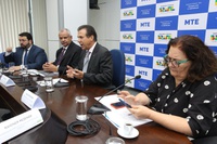 Ministro Luiz Marinho anuncia liberação de R$ 12 bilhões do FGTS para trabalhadores demitidos