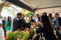 Ministro Márcio França destaca importância do apoio aos pequenos empreendedores durante visita à Semana do Trabalhador