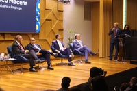 "O setor que mais emprega neste país é o comércio, turismo e serviços", afirma Francisco Macena em evento da CNC