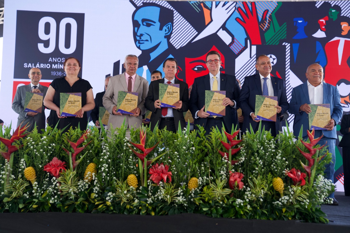 Em evento comemorativo, MTE marca os 20 anos da política de valorização do salário mínimo e lança livro sobre a trajetória histórica do piso nacional.