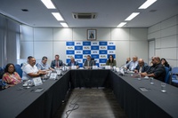 Ministro Luiz Marinho recebe representantes de servidores públicos para discutir reestruturação de carreira