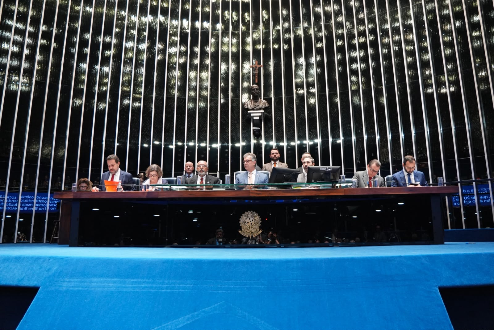 Debate reuniu representantes do Executivo, parlamentares, setor produtivo, trabalhadores e sociedade civil para discutir impactos da proposta que prevê jornada de 40 horas semanais e novas regras de escala