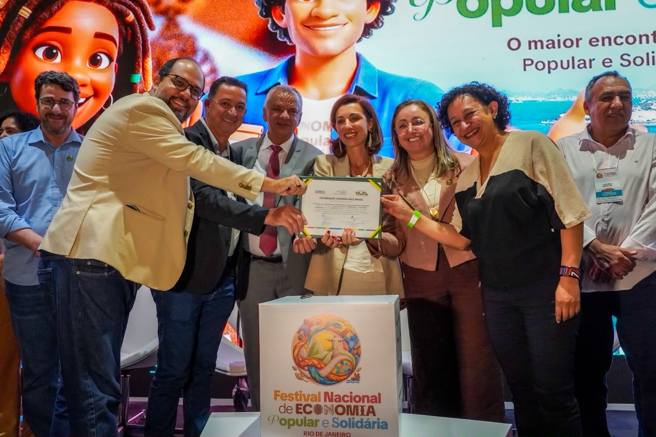 Em abertura de festival no Píer Mauá, MTE assina Plano Nacional, lança editais de incubação e firma cooperações com Petrobras, BNDES e Fundação Banco do Brasil