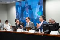 Ministro Luiz Marinho defende a redução de jornada e o fim da escala 6x1 em Audiência Pública na Câmara