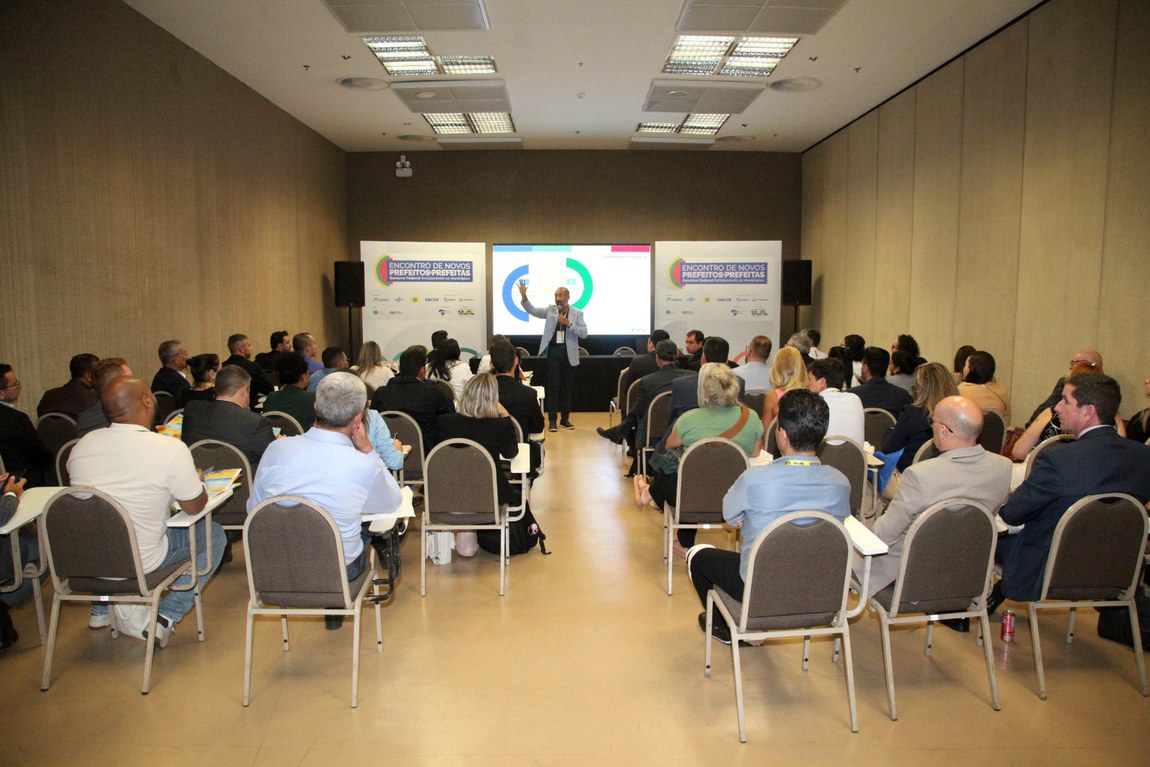 11/02/2025 Encontro Nacional de Novos Prefeitos e Prefeitas
Palestra Gestaopublicagov.br - Esau Mendes

Foto: André Corrêa