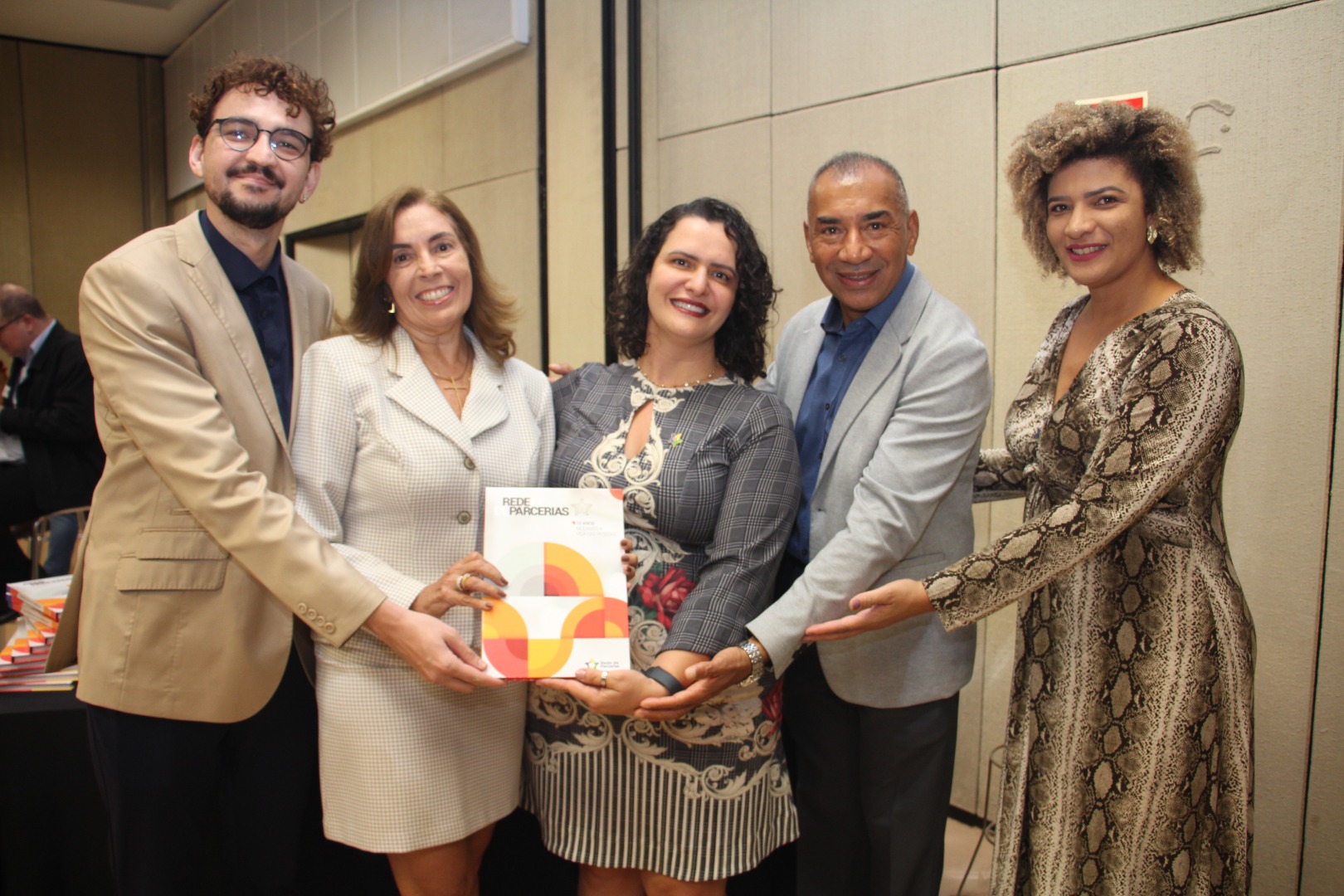 Lançamento do Livro 10 anos da Rede de Parcerias - dia 02-06-2025 (102).JPG