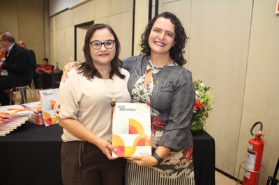 Lançamento do Livro 10 anos da Rede de Parcerias - dia 02-06-2025 (106).JPG