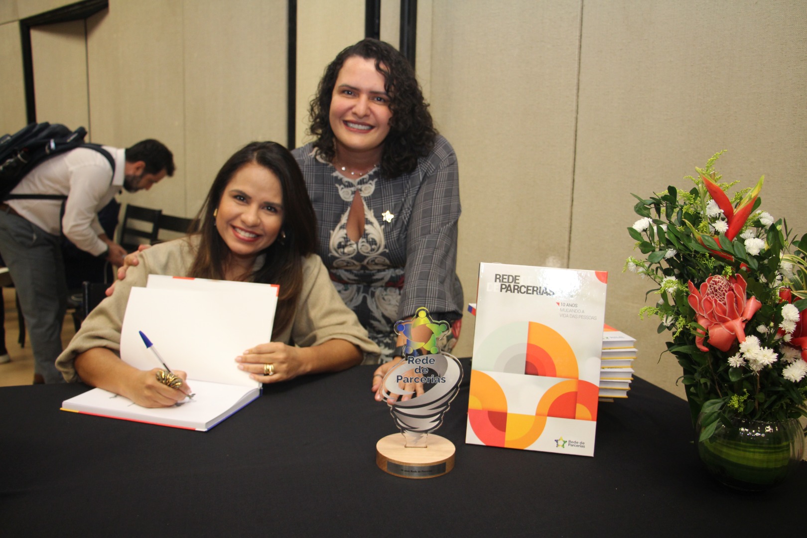 Lançamento do Livro 10 anos da Rede de Parcerias - dia 02-06-2025 (114).JPG