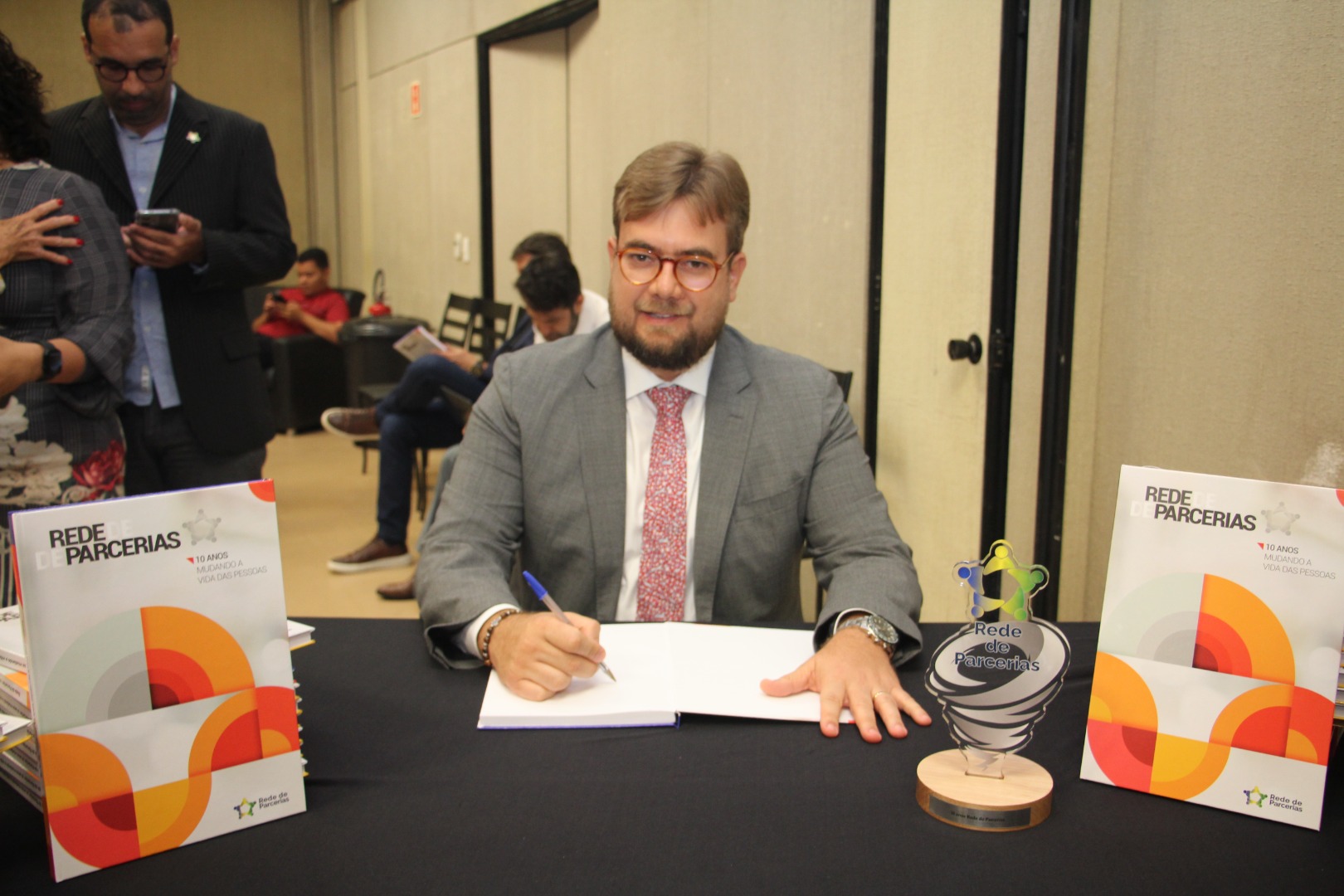 Lançamento do Livro 10 anos da Rede de Parcerias - dia 02-06-2025 (117).JPG