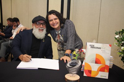 Lançamento do Livro 10 anos da Rede de Parcerias - dia 02-06-2025 (154).JPG