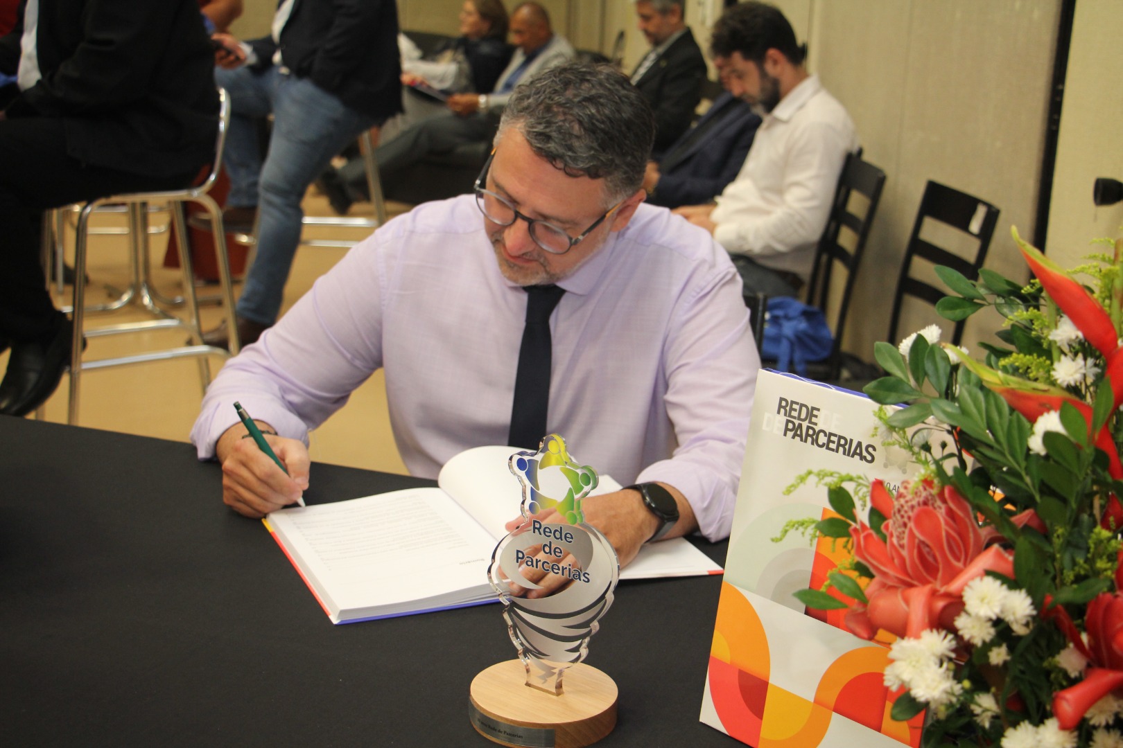 Lançamento do Livro 10 anos da Rede de Parcerias - dia 02-06-2025 (156).JPG